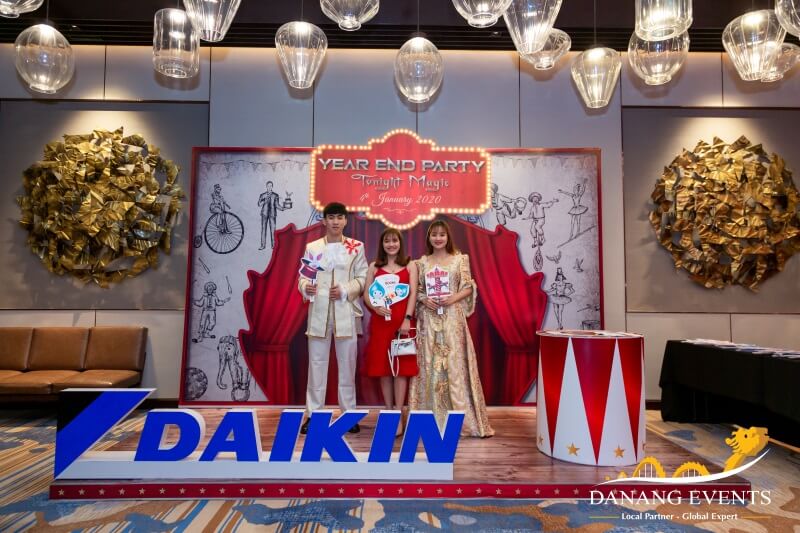 Backdrop Year End Party của DAIKIN do Danang Events tổ chức.