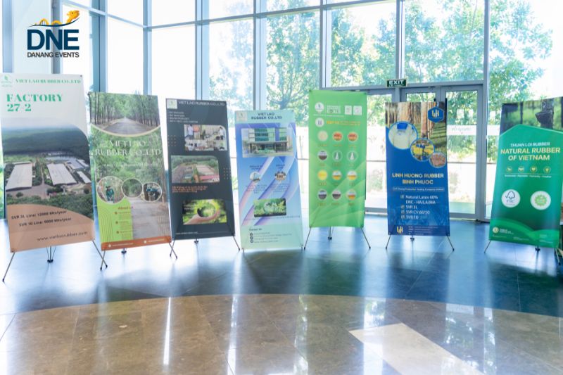 Vai trò và ứng dụng của standee trong các sự kiện, hội nghị