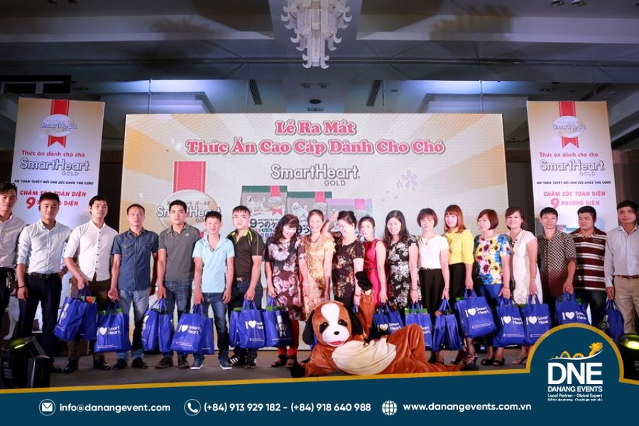 Mẫu backdrop ra mắt sản phẩm đẹp, ấn tượng