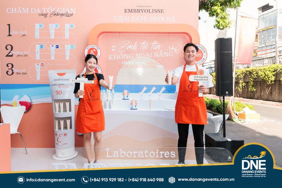 Backdrop thiết kế theo concept thương hiệu tạo nên sự đồng bộ xuyên suốt