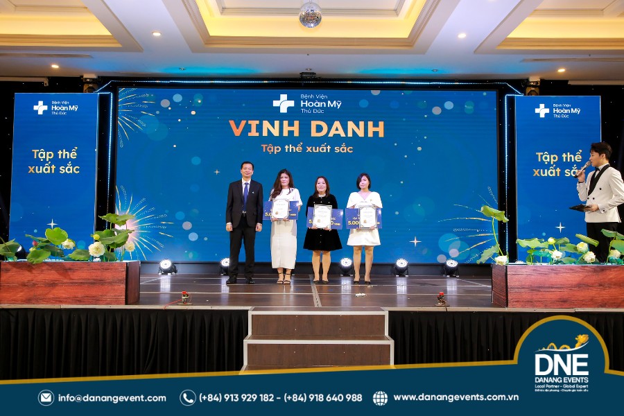 mẫu backdrop vinh danh đẹp, ấn tượng