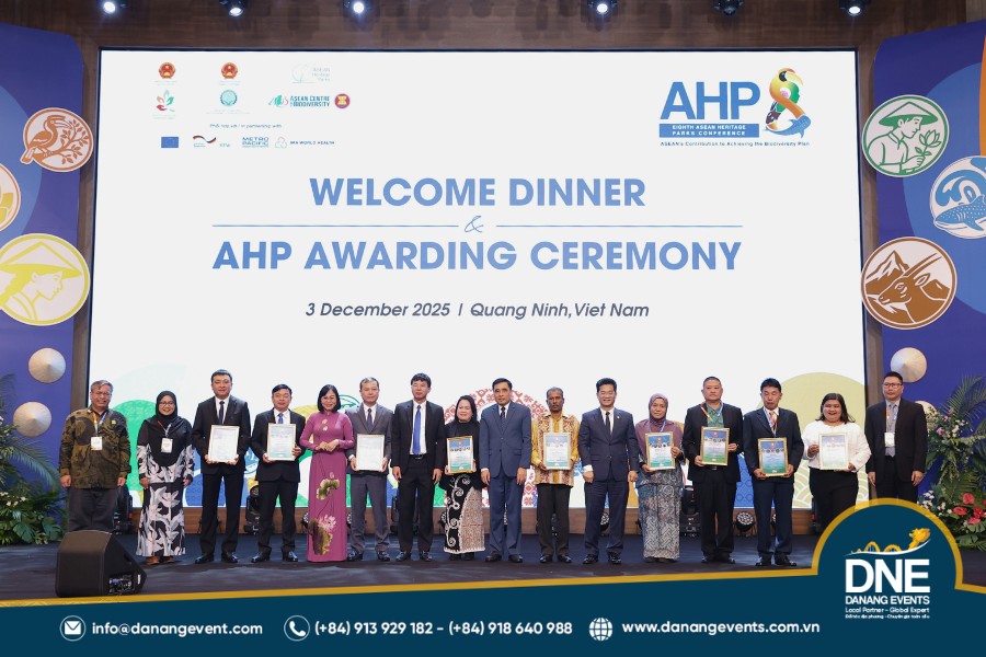 mẫu backdrop vinh danh đẹp, ấn tượng