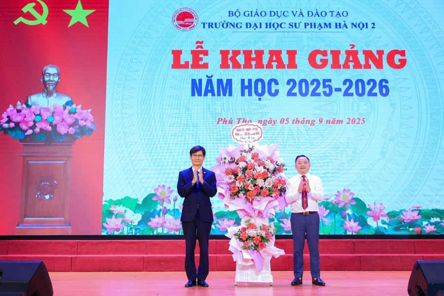 mẫu backdrop khai giảng ấn tượng cho năm học mới