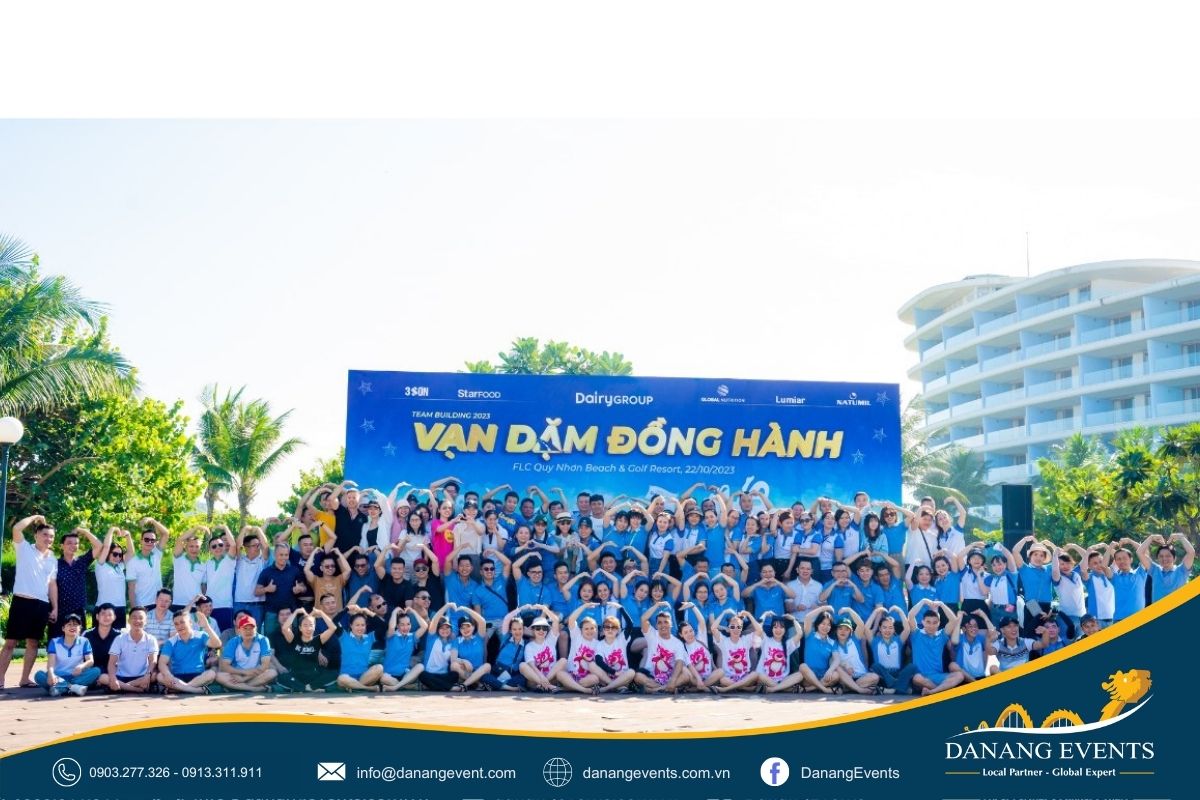 Sân khấu, âm thanh và ánh sáng là những thiết bị thiết yếu của chương trình team building