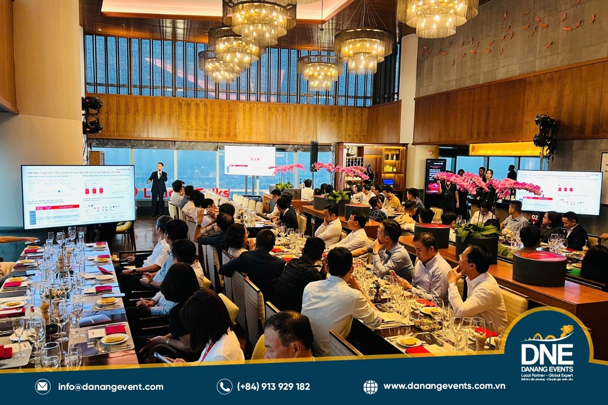 Techcombank Leader Talk Series - “Nắm bắt cơ hội từ chuỗi giá trị xây dựng đường sắt cao tốc”