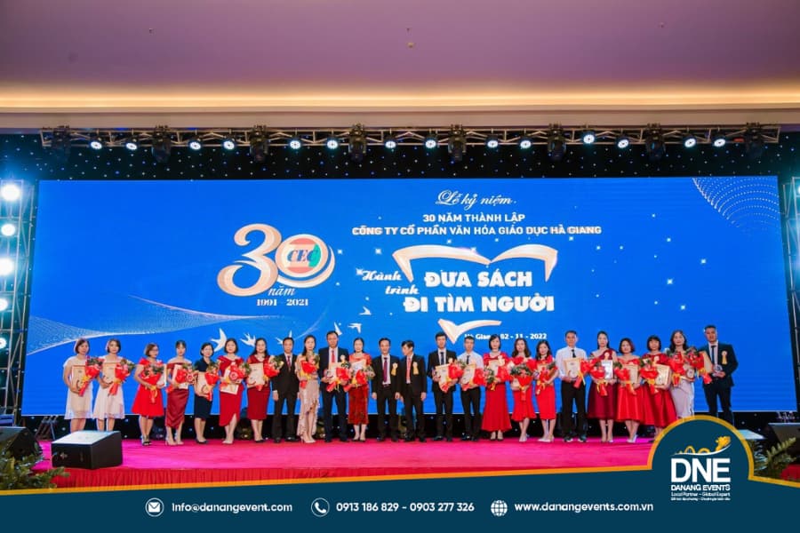 mau-backdrop-ky-niem-thanh-lap-cong-ty-15