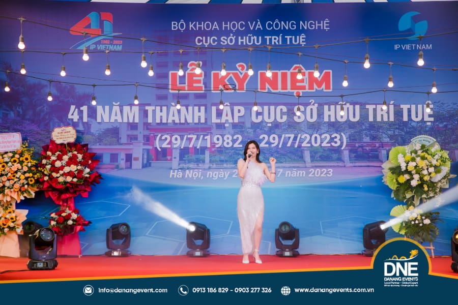 mau-backdrop-ky-niem-thanh-lap-cong-ty-20