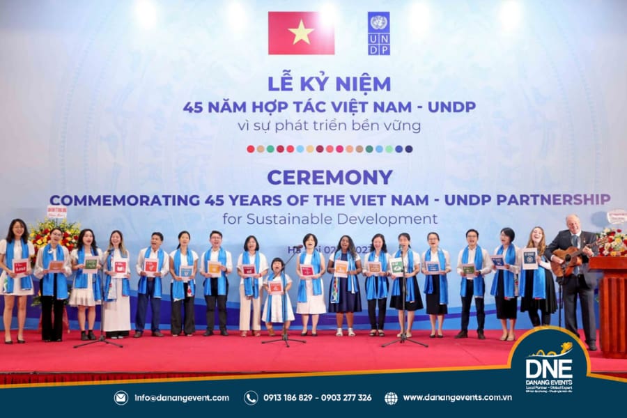 mau-backdrop-ky-niem-thanh-lap-cong-ty-21
