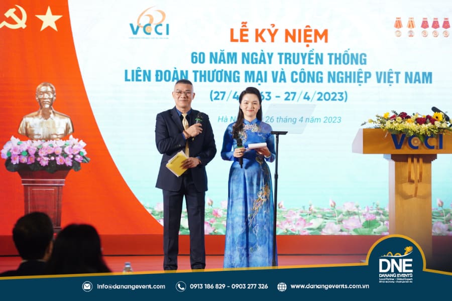 mau-backdrop-ky-niem-thanh-lap-cong-ty-22