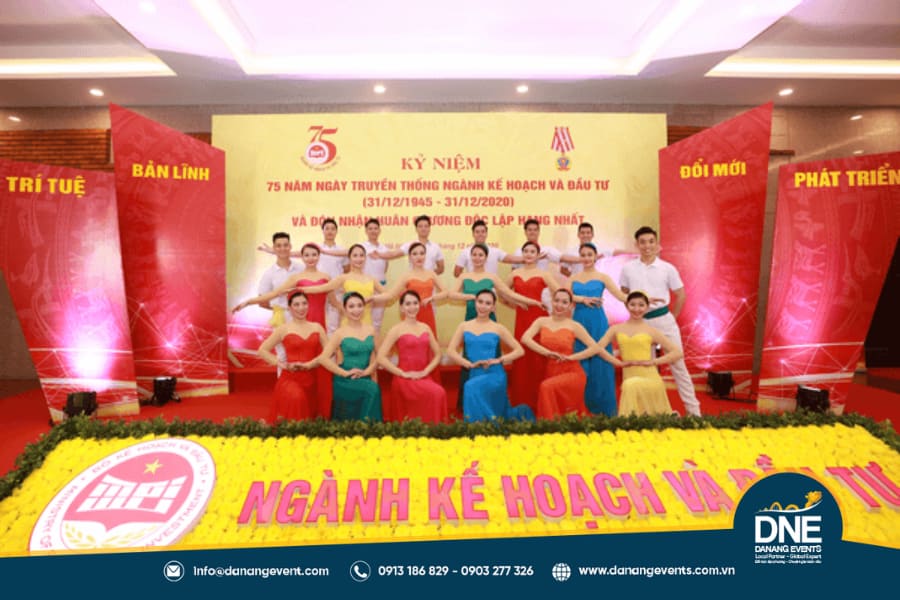 mau-backdrop-ky-niem-thanh-lap-cong-ty-23