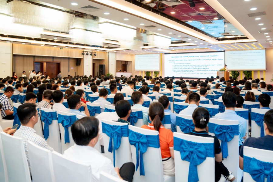 dịch vụ cho thuê máy chiếu màn chiếu của Danang Events