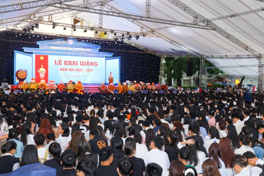 san-khau-khai-giang-6
