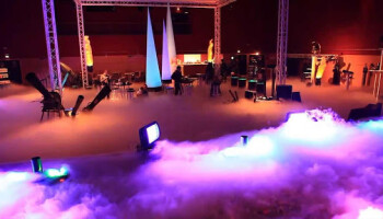 “Hô biến” sân khấu lung linh mờ ảo với máy tạo khói sân khấu