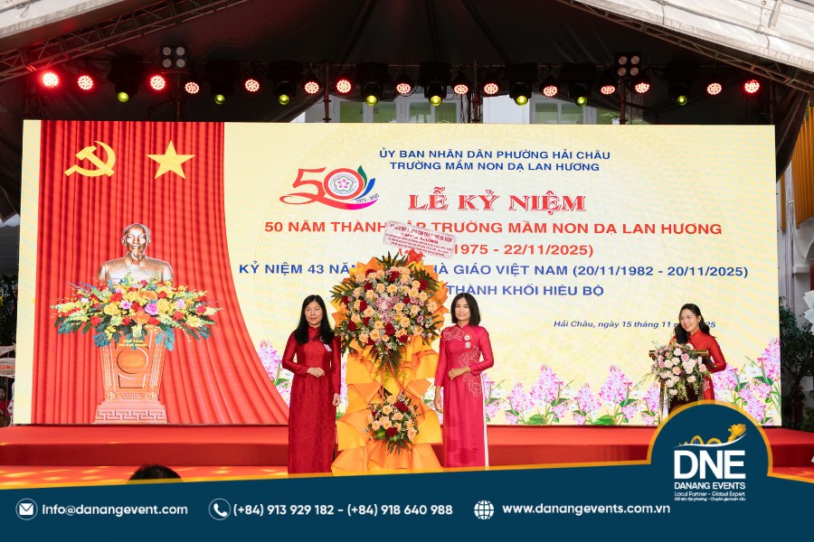 Trang trí sân khấu và backdrop 20/11 Trang trí sân khấu và backdrop 20/11