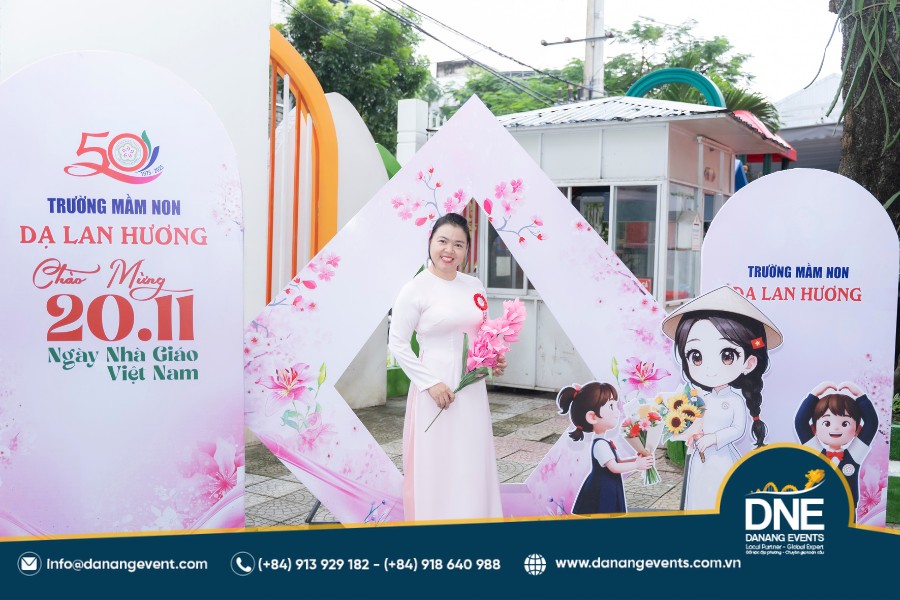Trang trí sân khấu và backdrop 20/11 Trang trí sân khấu và backdrop 20/11