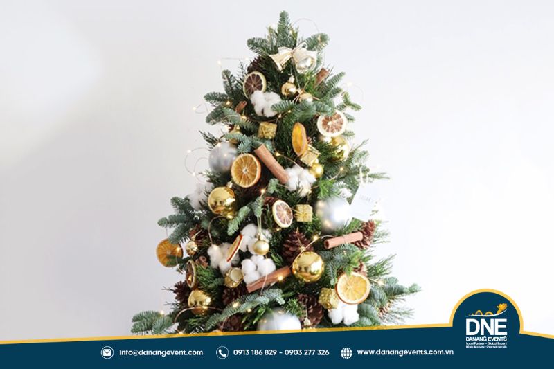 trang-tri-cay-thong-noel-4