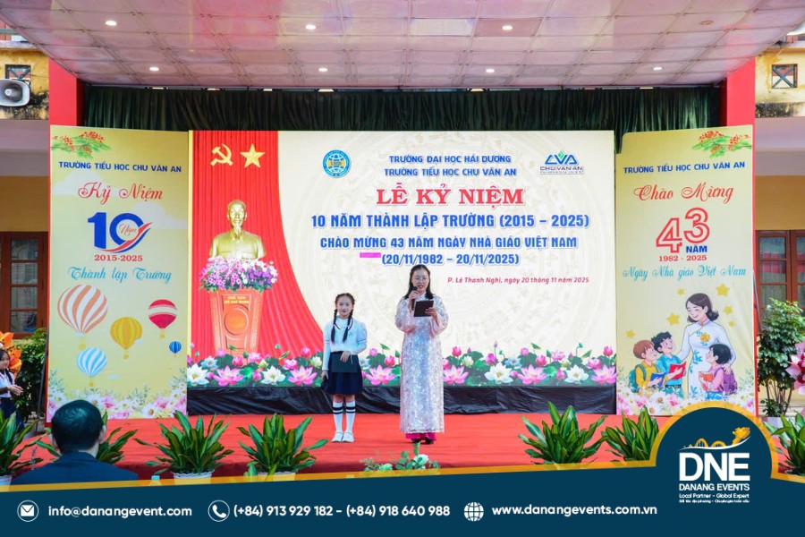 mẫu trang trí sân khấu 20/11