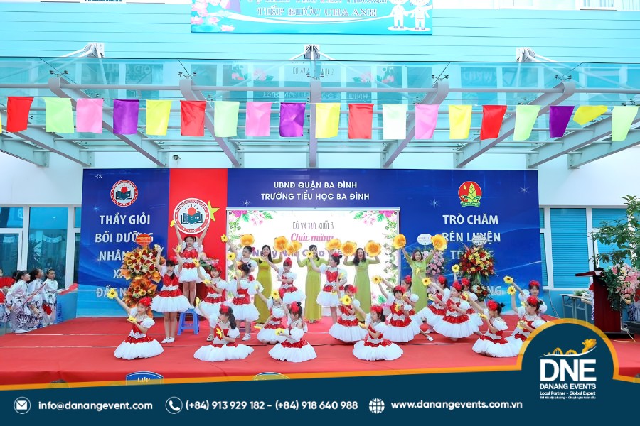 mẫu trang trí sân khấu 20/11
